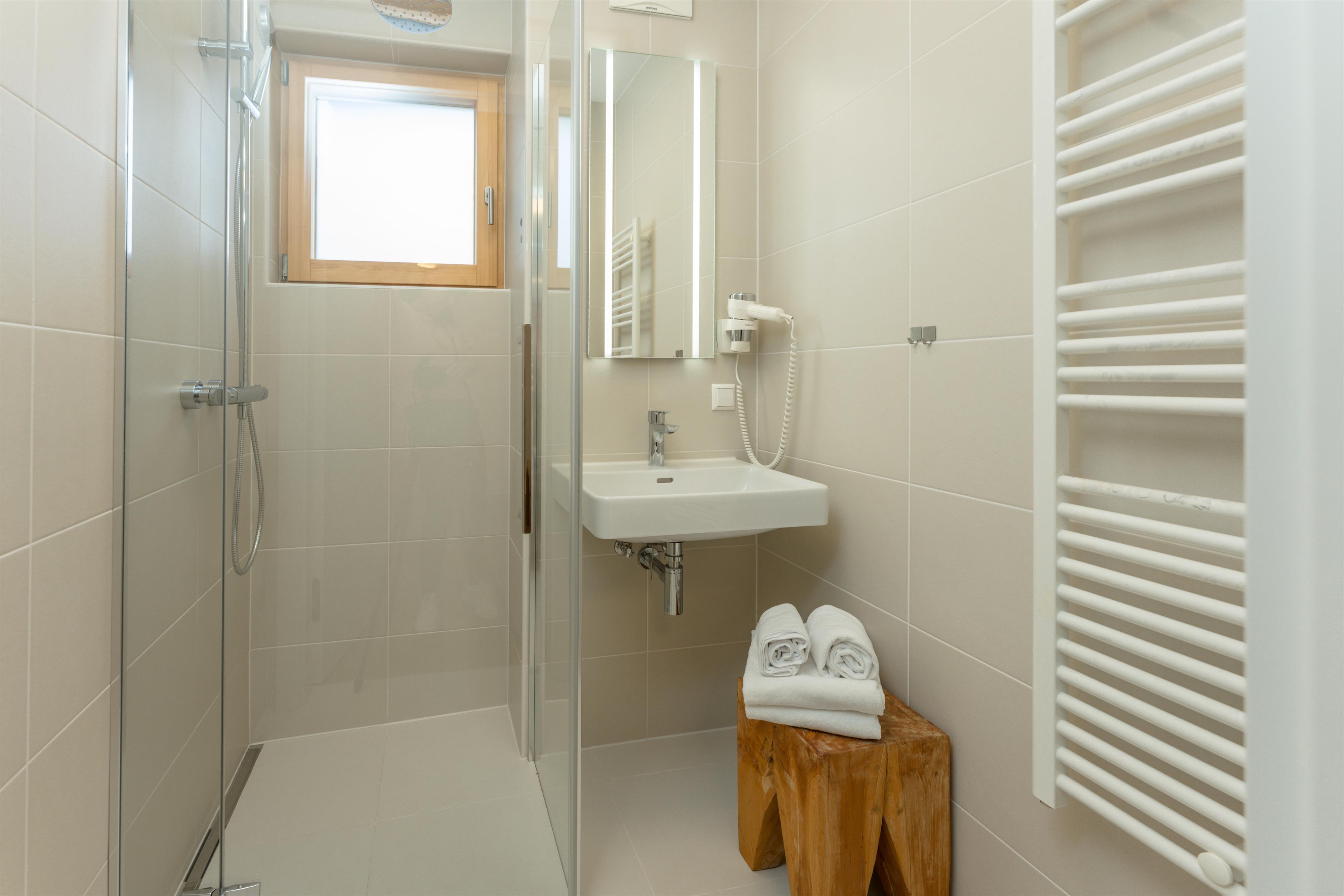 Sun Lodge | 2 bedroom panorama apartment with Loggia & Terrace | sofa bed | Indoor pool, garden, relax area, sauna & gym — apartment at Schladming Appartements Maria Gruber GmbH, Schladming — photo 14 of 30