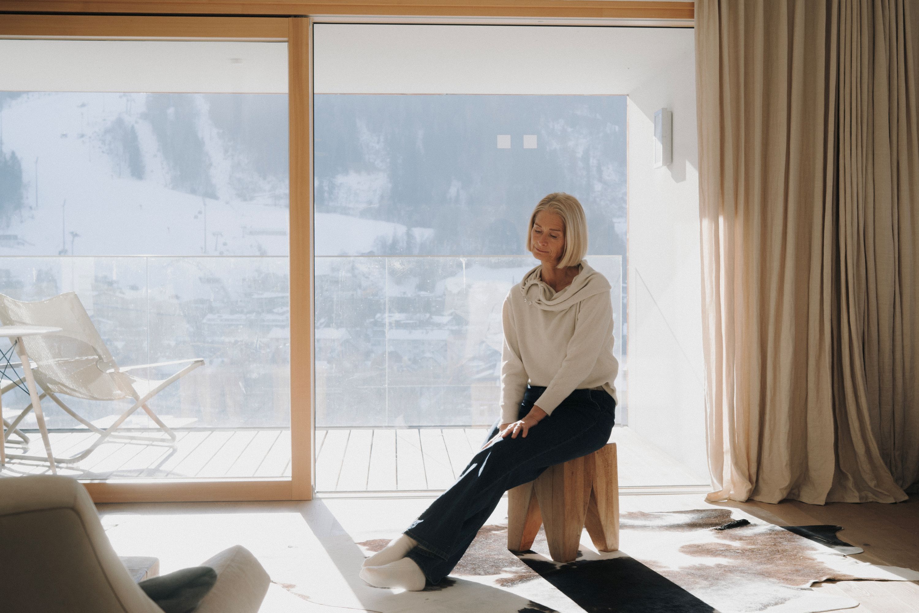 Sun Lodge | 2 bedroom panorama apartment with large corner Loggia | sunset view | twin beds | sofa bed | higher floor | dog friendly | Indoor pool, garden, relax area, sauna & gym — apartment at Schladming Appartements Maria Gruber GmbH, Schladming — photo 5 of 30