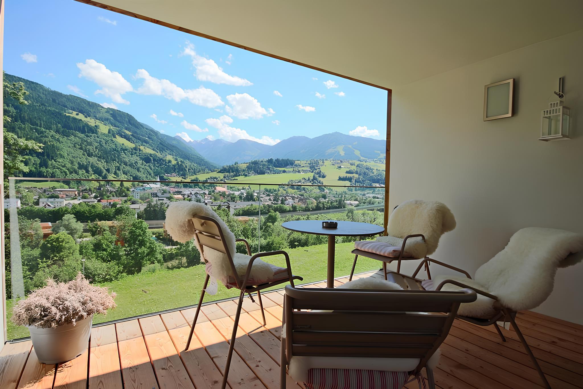 Sun Lodge | 2 bedroom panorama apartment with Loggia | sofa bed | microwave | dog friendly | Indoor pool, garden, relax area, sauna & gym – Schladming Appartements Maria Gruber GmbH