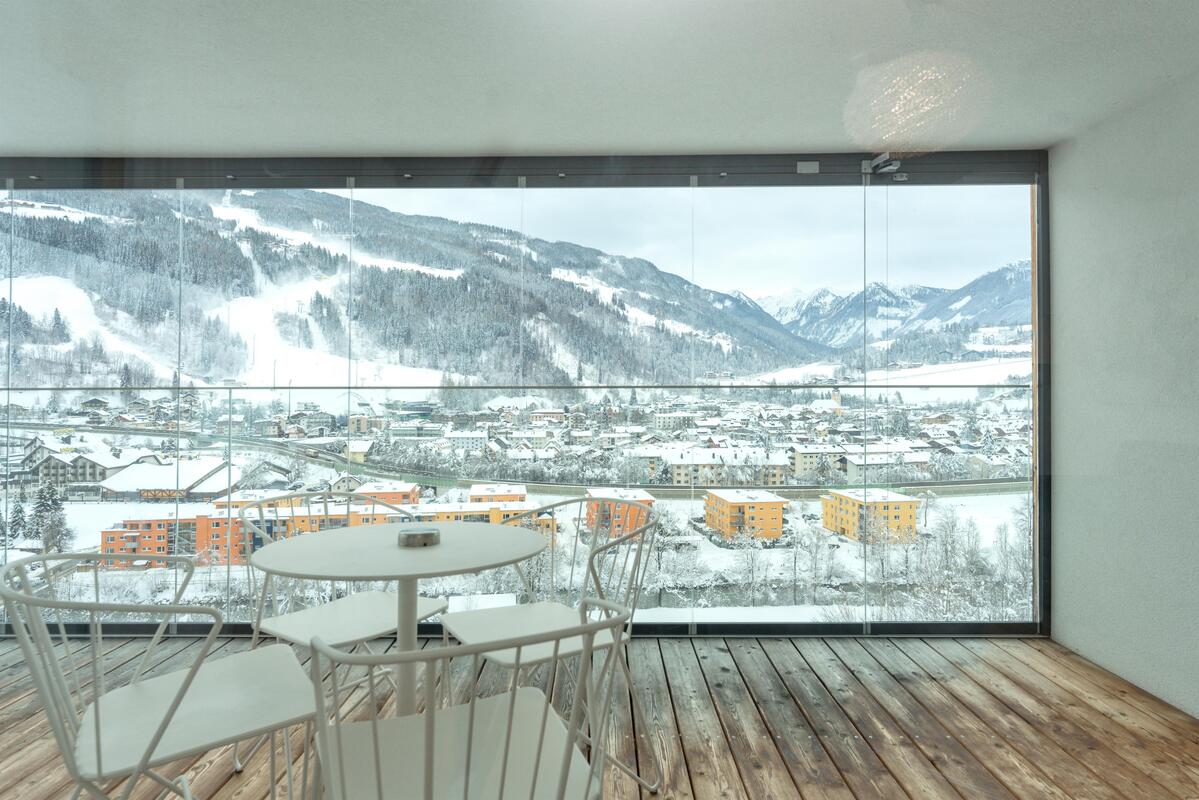 Sun Lodge | 2 bedroom panorma apartment with glazed Loggia | sofa bed | higher floor | dog friendly | Indoor pool, garden, relax area, sauna & gym — apartment at Schladming Appartements Maria Gruber GmbH, Schladming — photo 15 of 32