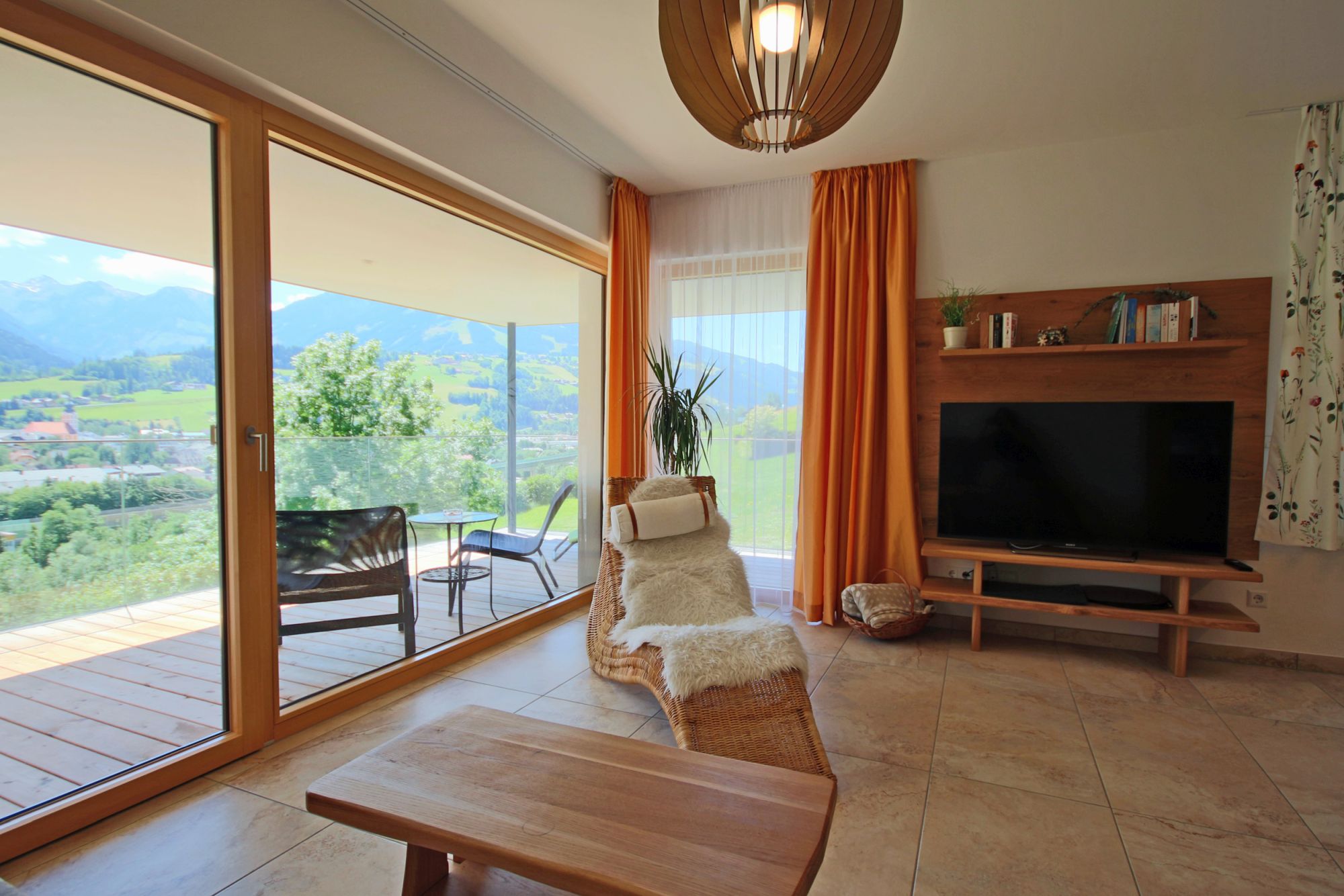 Sun Lodge | 2 bedroom panorma apartment with large corner Loggia | sofa bed | dog friendly | Indoor pool, garden, relax area, sauna & gym – Schladming Appartements Maria Gruber GmbH