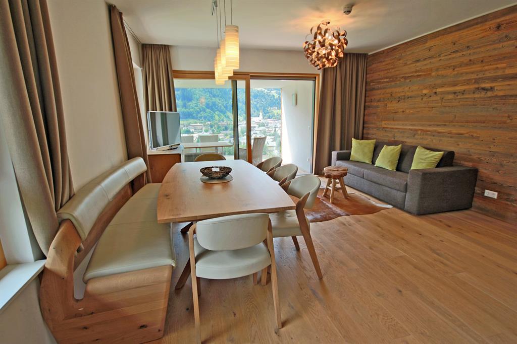 Sun Lodge | 2 bedroom panorma apartment for 7 person with large corner Loggia | sofa bed in bedroom | sofa bed | microwave | Indoor pool, garden, relax area, sauna & gym — apartment at Schladming Appartements Maria Gruber GmbH, Schladming — photo 13 of 30