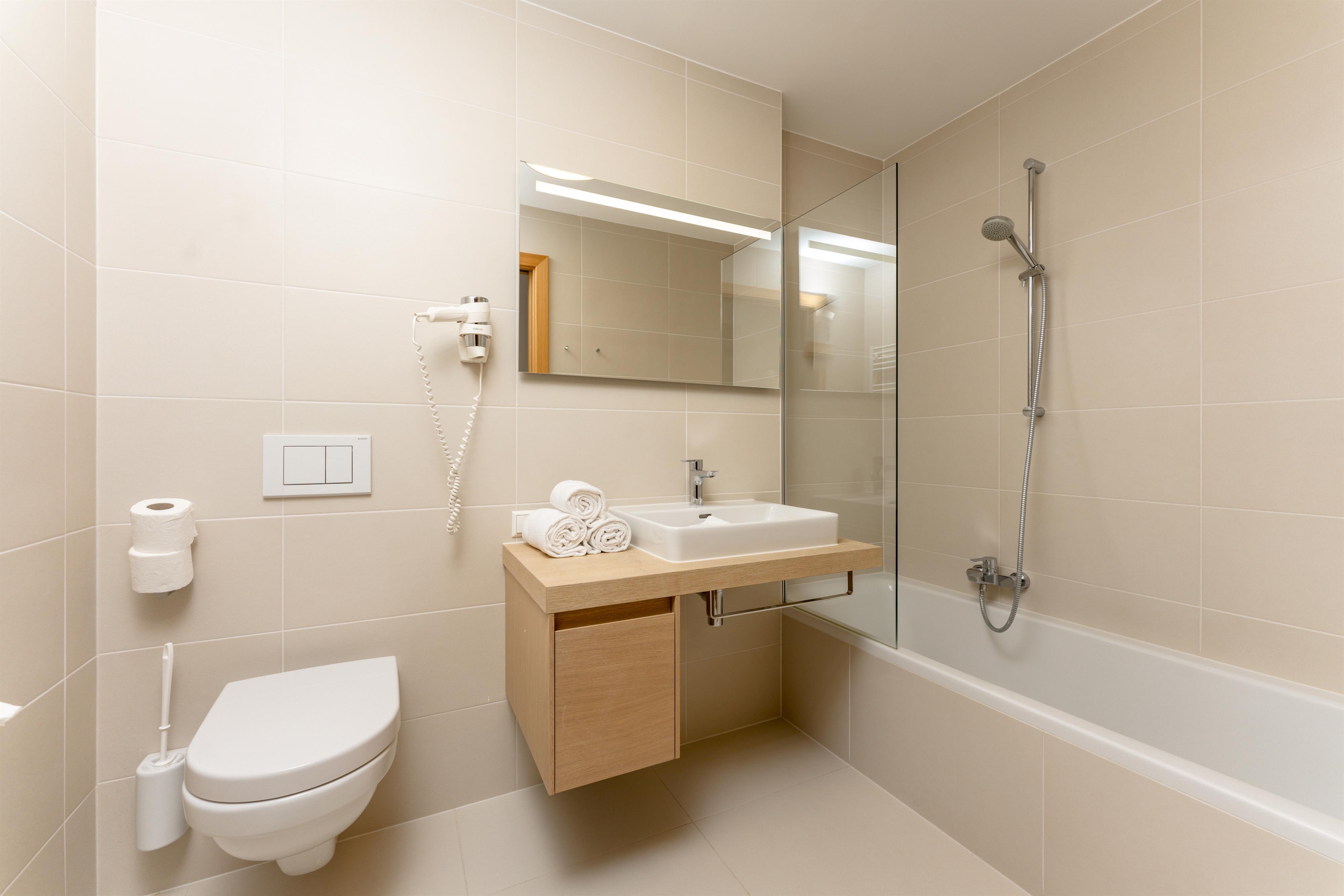 Sun Lodge | 2 bedroom panorma apartment with Loggia | twin beds | sofa bed | Indoor pool, garden, relax area, sauna & gym — Schladming Appartements Maria Gruber GmbH, Schladming (6/24)