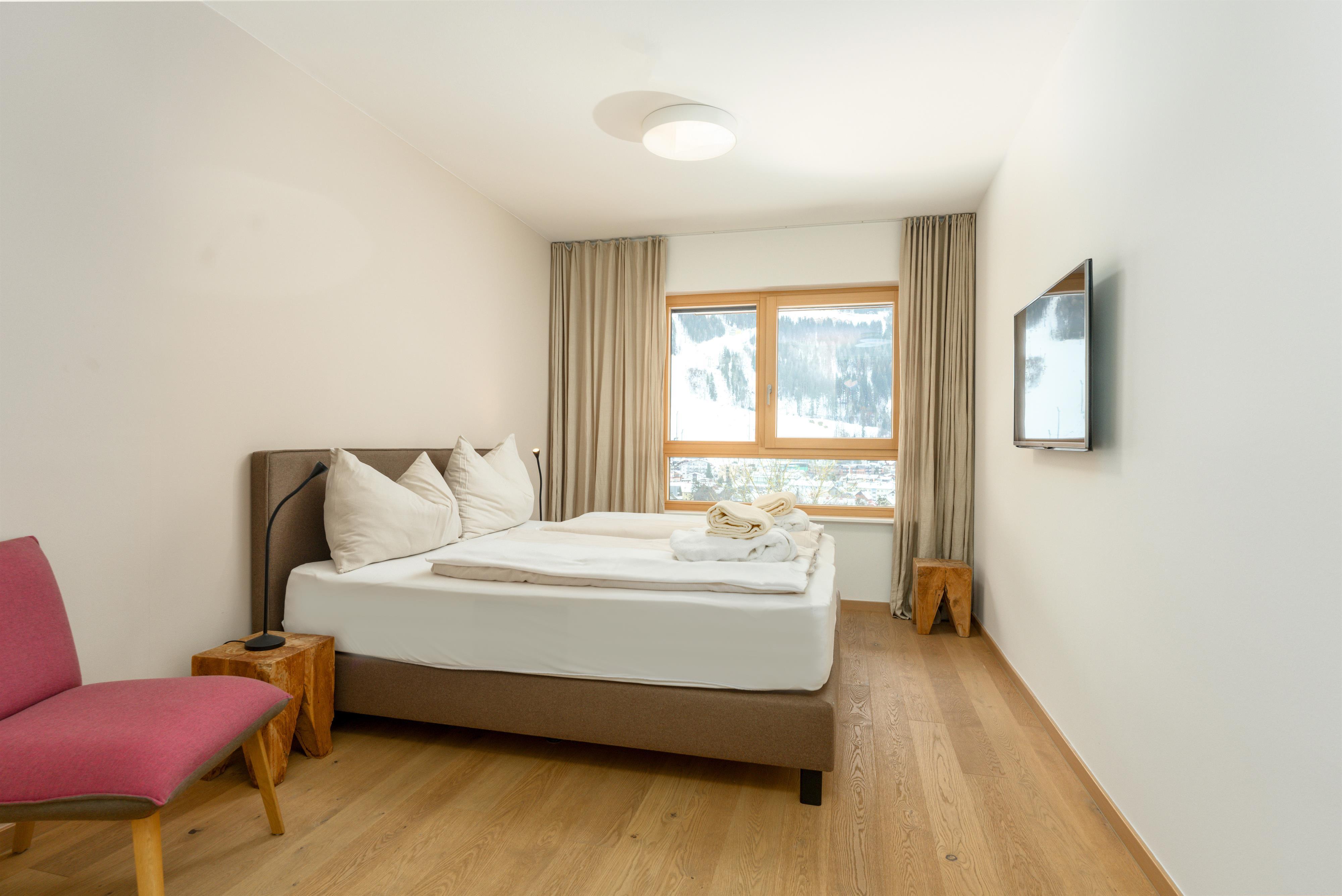 Sun Lodge | 2 bedroom panorma apartment with Loggia | twin beds | sofa bed | Indoor pool, garden, relax area, sauna & gym — Schladming Appartements Maria Gruber GmbH, Schladming (9/24)