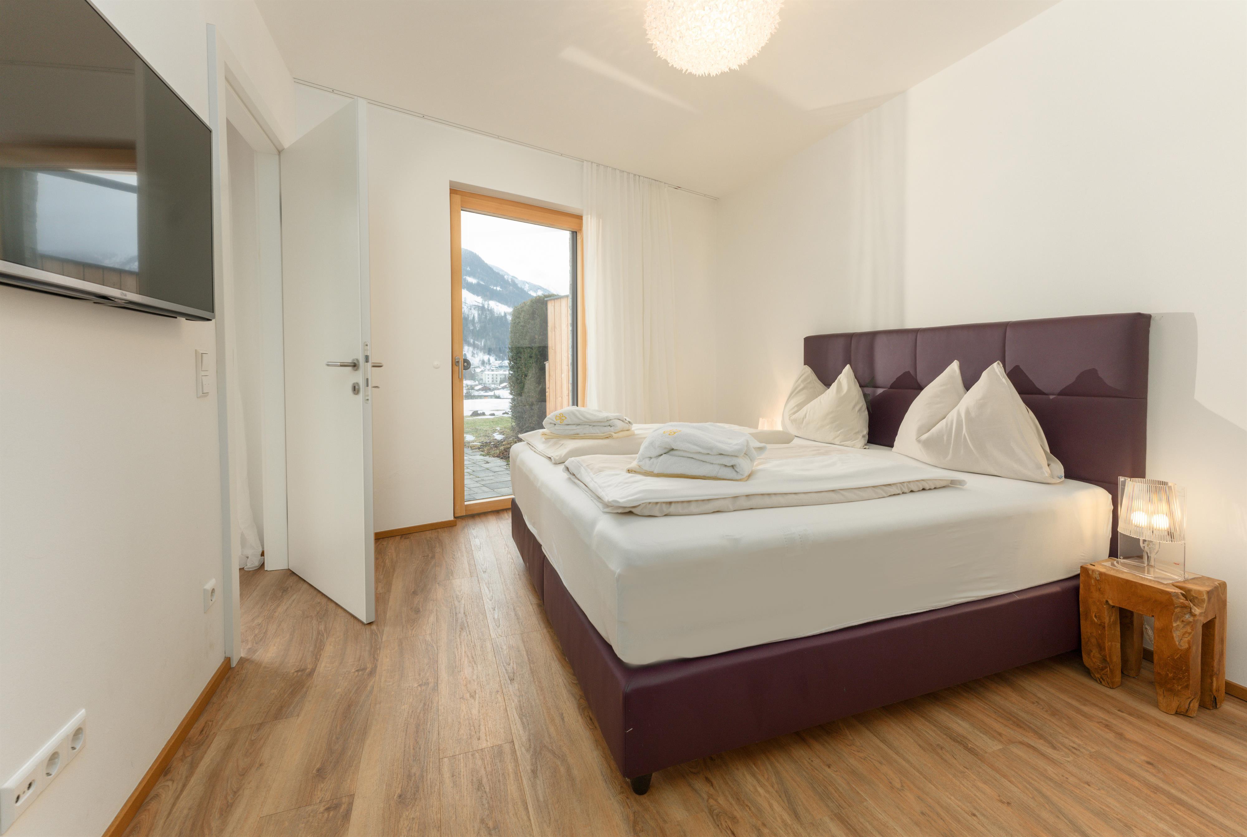 Sun Lodge | Large 1 bedroom panorma garden apartment with terrace | sofa bed | quite location | dog friendly | Indoor pool, garden, relax area, sauna & gym — apartment at Schladming Appartements Maria Gruber GmbH, Schladming — photo 8 of 23