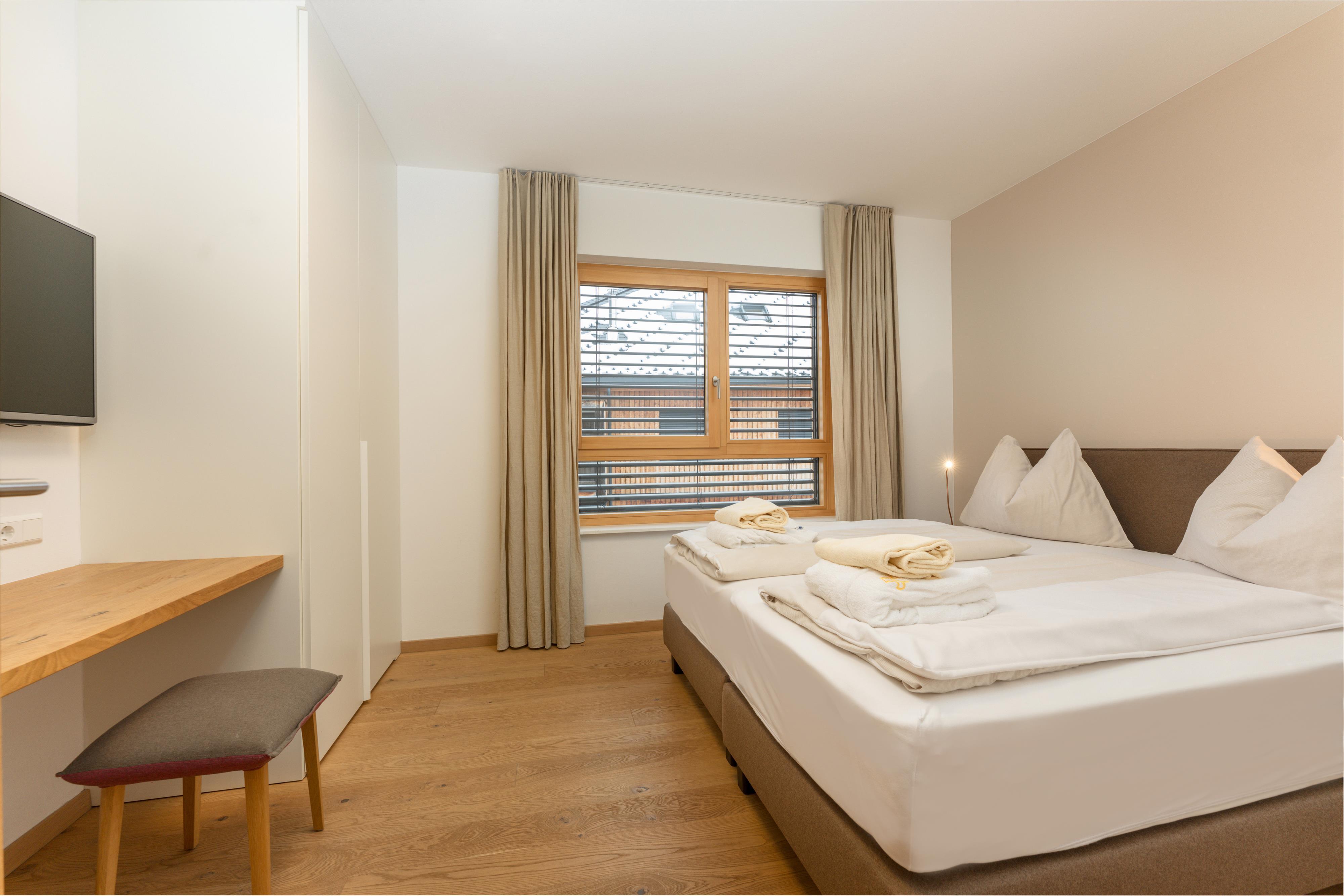 Sun Lodge | XL 3 bedroom panorma apartment with 2 Loggia South and East | twin beds | sofa bed | higher floor | Indoor pool, garden, relax area, sauna & gym — Schladming Appartements Maria Gruber GmbH, Schladming (18/32)