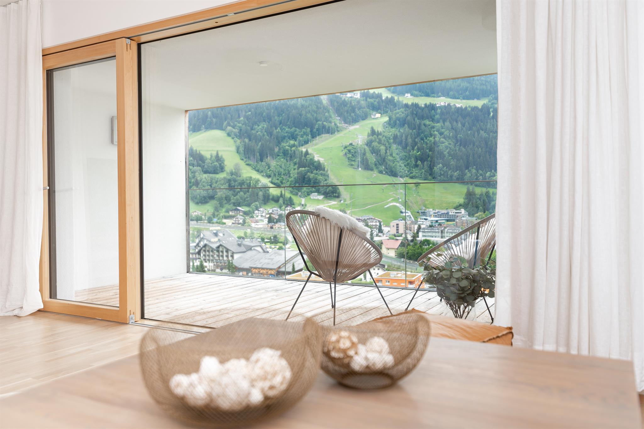 Sun Lodge | XXL 3 bedroom panorma apartment with 2 Loggia South and West | Pull-Out Beds | sofa bed | washing machine | dryer | microwave | dogs friendly | Indoor pool, garden, relax area, sauna & gym – Schladming Appartements Maria Gruber GmbH