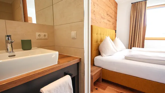 Sun Side Top 15 | 2 Schlafzimmer mit Doppelbett — Schladming Appartements Maria Gruber GmbH, Schladming (7/19)