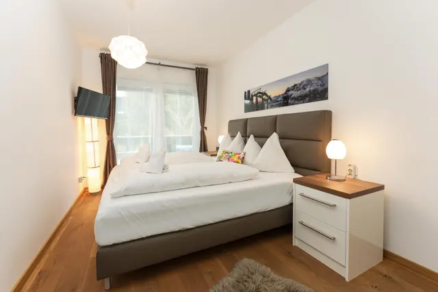 Traumblick | Ganzjahres-Aktivlage direkt an der Piste mit traumhaften Dachsteinblick — Schladming Appartements Maria Gruber GmbH, Schladming (2/16)