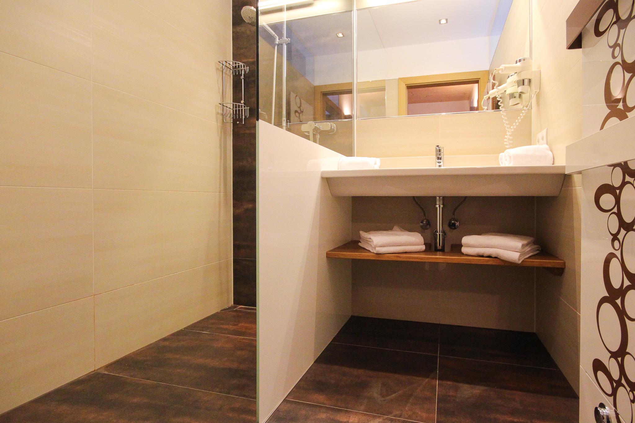 Waluliso Light XXL | Alpine escape near Planai West with sauna & panoramic views — apartment at Schladming Appartements Maria Gruber GmbH, Schladming — photo 15 of 20