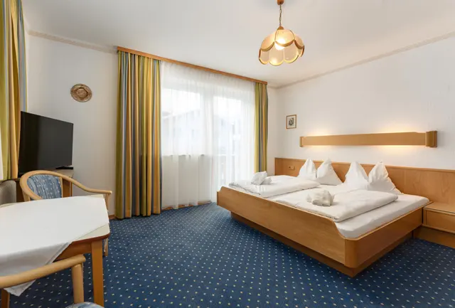 Wartinger | Gemakkelijk verblijf met balkon & Planai zicht dicht bij het centrum — Schladming Appartements Maria Gruber GmbH, Schladming (4/11)