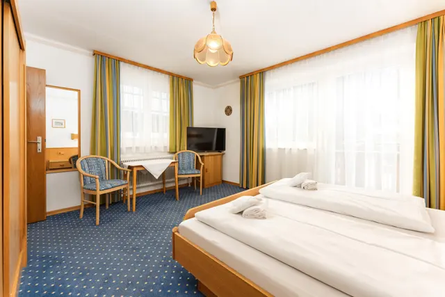 Wartinger | Gemakkelijk verblijf met balkon & Planai zicht dicht bij het centrum — Schladming Appartements Maria Gruber GmbH, Schladming (5/11)