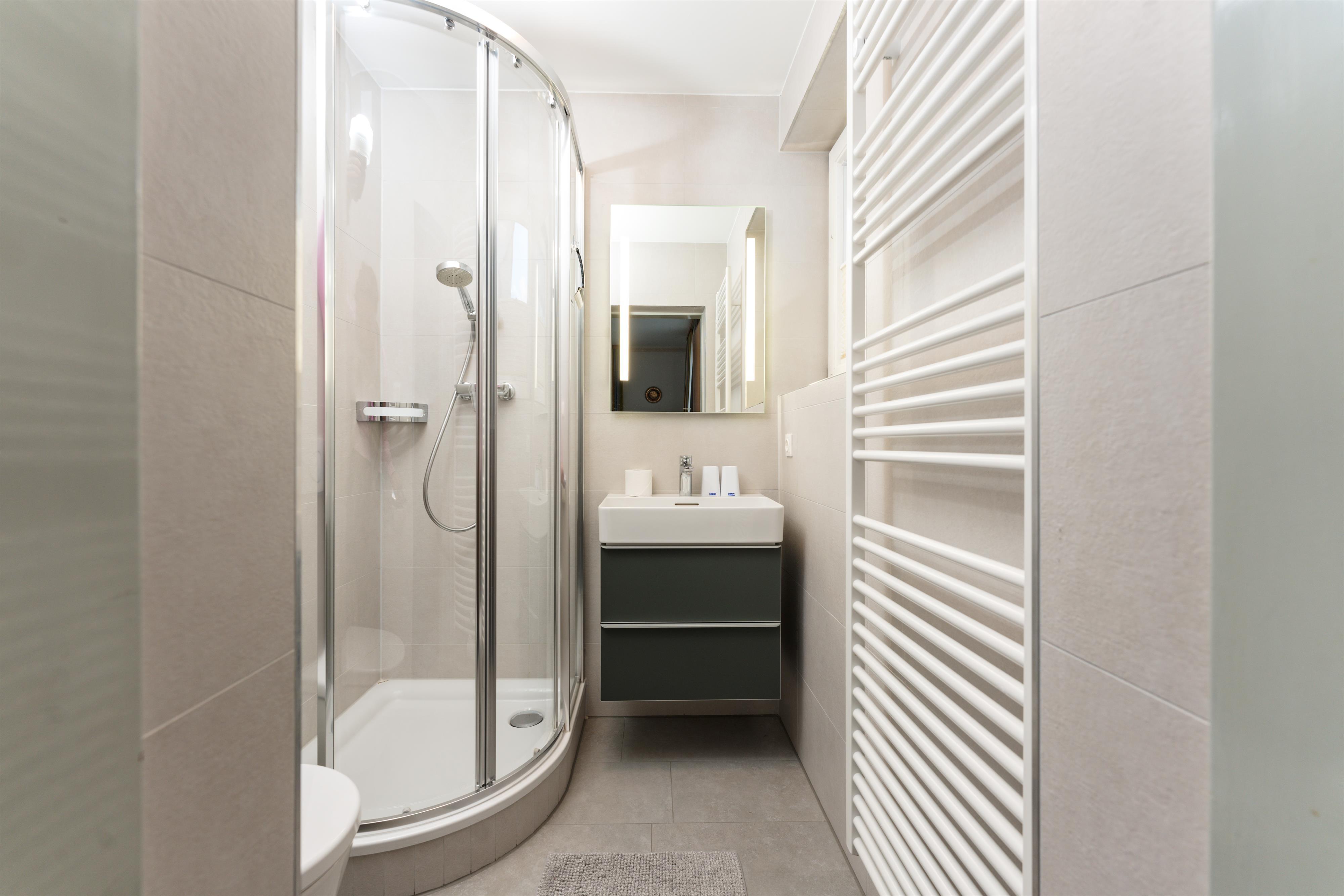 Wartinger | Unkomplizierter Aufenthalt in ruhiger Lage nahe Zentrum | Balkon & Planai View — Schladming Appartements Maria Gruber GmbH, Schladming (6/11)