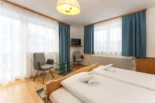 Wartinger | Gemakkelijk verblijf met balkon & Planai zicht dicht bij het centrum — Schladming Appartements Maria Gruber GmbH, Schladming (8/11)