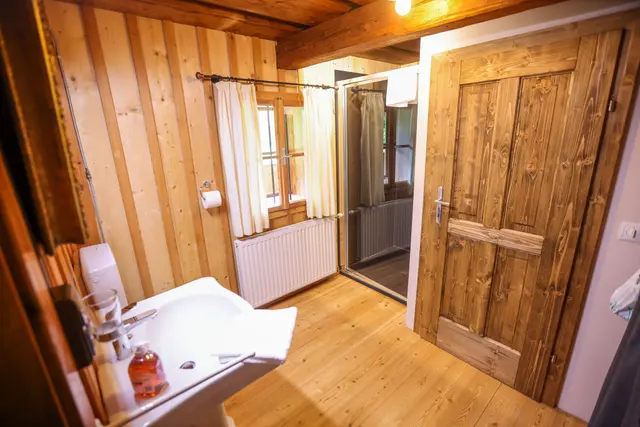 Weisse Wand Alm Large | Rustic mountain cabin surrounded by nature with waterfall views & BBQ — apartment at Schladming Appartements Maria Gruber GmbH, Schladming — photo 2 of 27