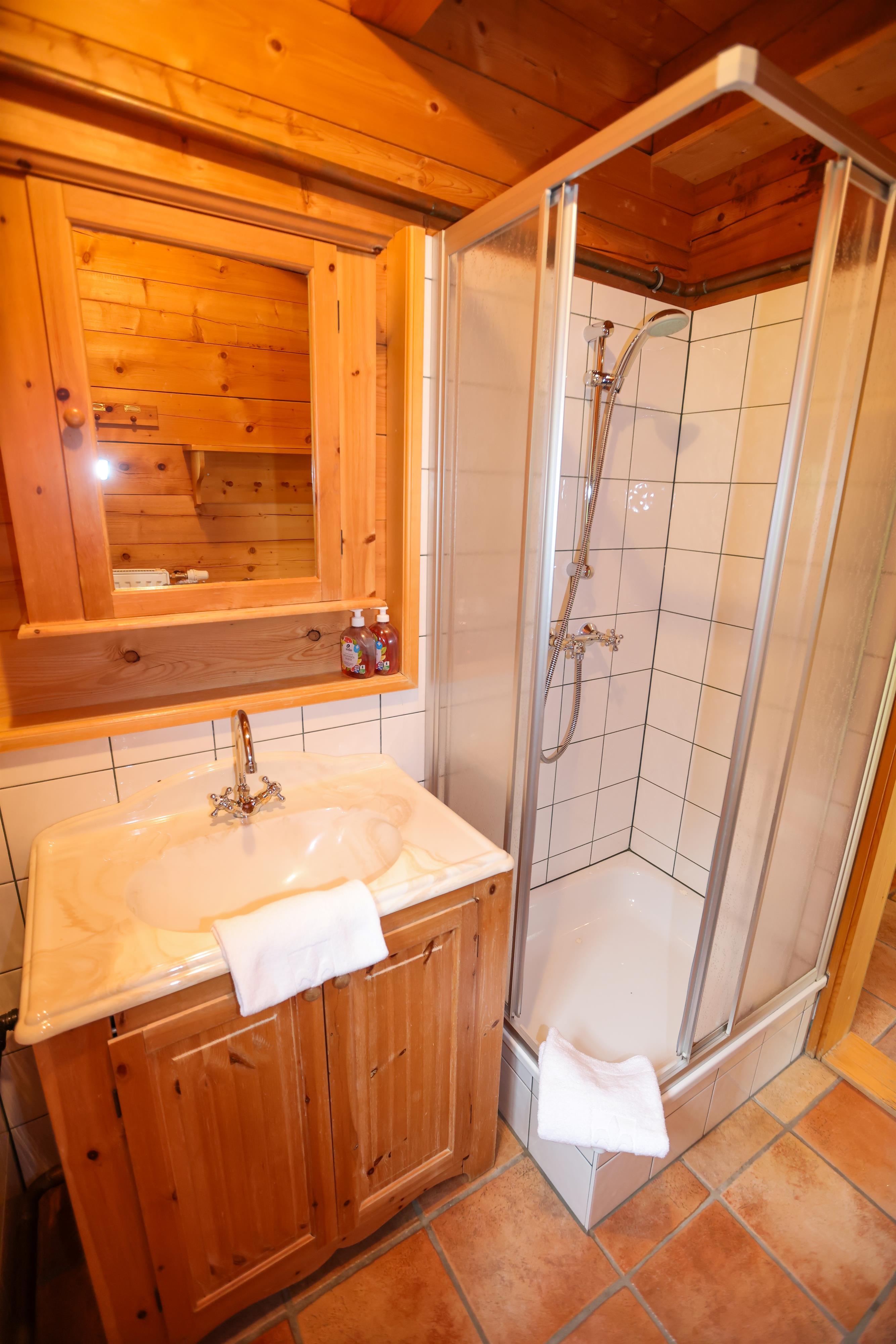 Weisse Wand Alm Large | Rustic mountain cabin surrounded by nature with waterfall views & BBQ — apartment at Schladming Appartements Maria Gruber GmbH, Schladming — photo 20 of 27