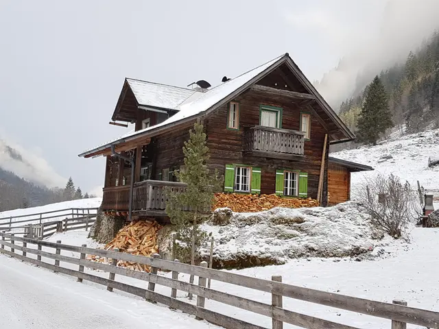 Weisse Wand Alm Large | Rustic mountain cabin surrounded by nature with waterfall views & BBQ — apartment at Schladming Appartements Maria Gruber GmbH, Schladming — photo 22 of 27