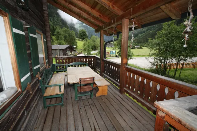 Weisse Wand Alm Large | Rustic mountain cabin surrounded by nature with waterfall views & BBQ — apartment at Schladming Appartements Maria Gruber GmbH, Schladming — photo 7 of 27