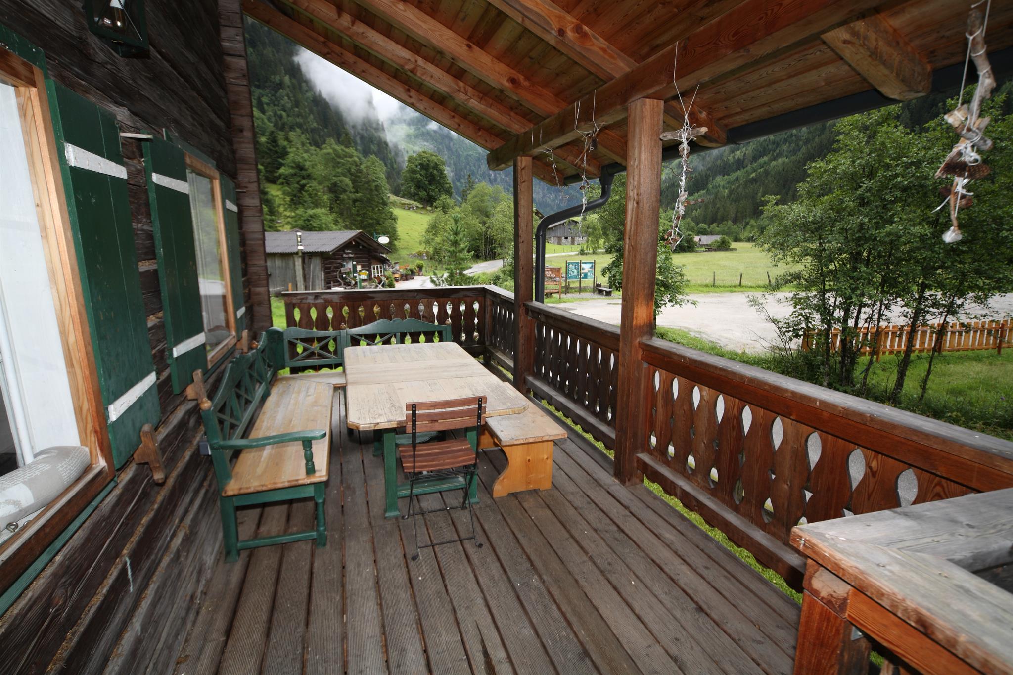 Weisse Wand Alm Large | Rustic mountain cabin surrounded by nature with waterfall views & BBQ — apartment at Schladming Appartements Maria Gruber GmbH, Schladming — photo 7 of 27