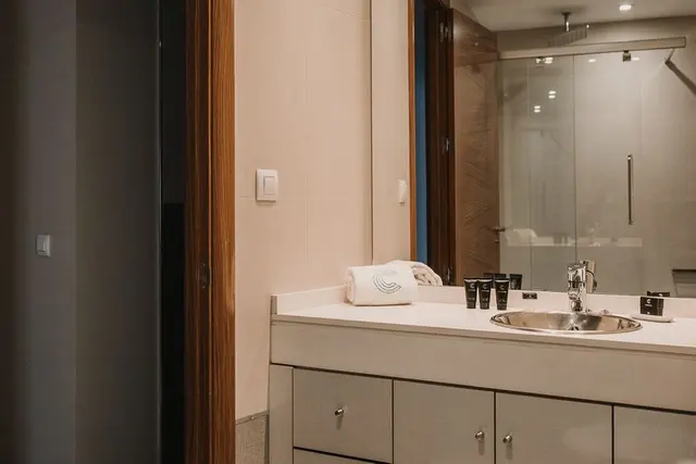 Extra Large | French Balcony and Ensuite Room — apartment at Signa Juristas, Valencia — photo 5 of 7