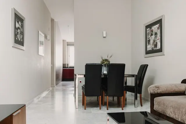 Extra Large | High Ceiling and Extra Bathroom – Signa Juristas