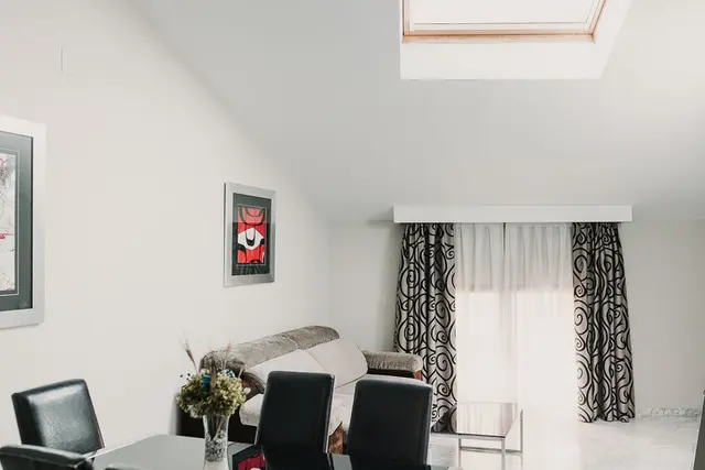 Extra Large | High Ceiling and Extra Bathroom — apartment at Signa Juristas, Valencia — photo 5 of 7