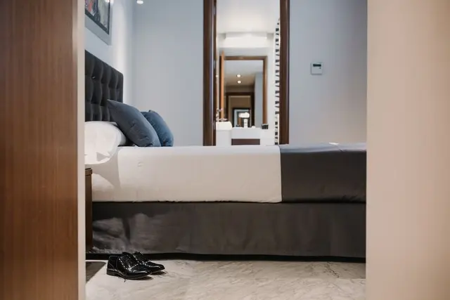 Extra Large | High Ceiling and Extra Bathroom — apartment at Signa Juristas, Valencia — photo 6 of 7