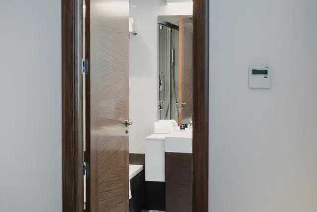Extra Large | High Ceiling and Extra Bathroom — apartment at Signa Juristas, Valencia — photo 7 of 7