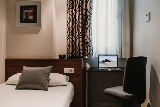 Extra Large | West Facing and Extra Bathroom — apartment at Signa Juristas, Valencia — photo 3 of 6