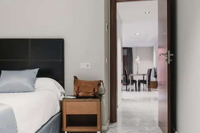 French Balcony | Extra Large and Low Floor – Signa Juristas