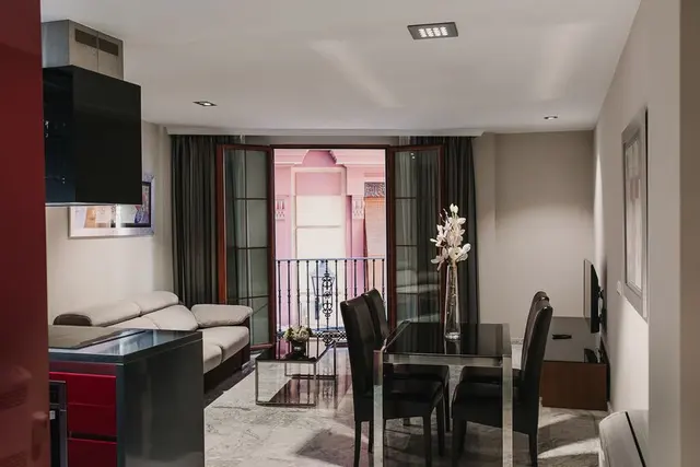 French Balcony | Extra Large and Low Floor — apartment at Signa Juristas, Valencia — photo 2 of 6