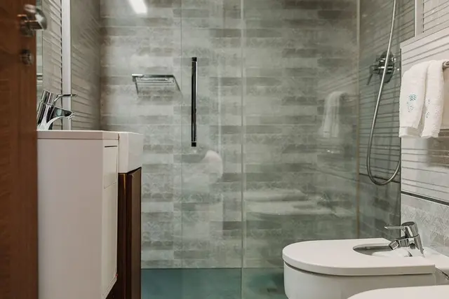 Large | Extra Bathroom and North Facing — apartment at Signa Juristas, Valencia — photo 3 of 6