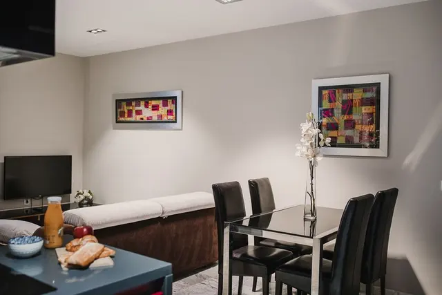 Low Floor | Large and Away from elevator — apartment at Signa Juristas, Valencia — photo 2 of 6