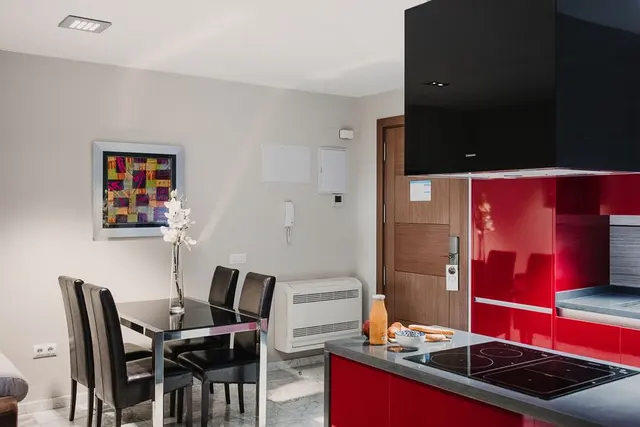 Low Floor | Large and Away from elevator — apartment at Signa Juristas, Valencia — photo 5 of 6