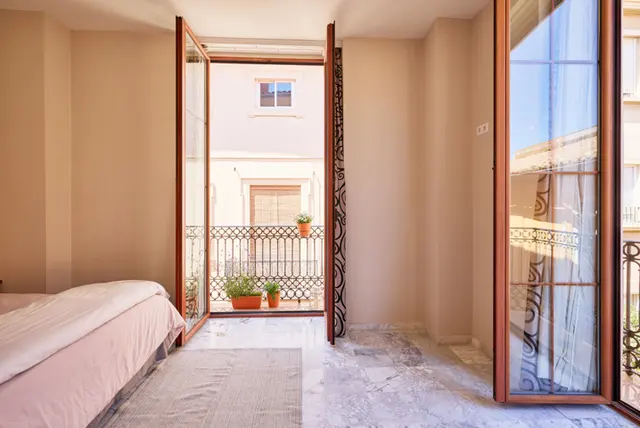 Middle Floor | Bathtub and Close to Elevator – Signa Juristas