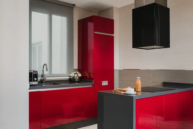 Middle Floor | Bathtub and Close to Elevator — apartment at Signa Juristas, Valencia — photo 4 of 7