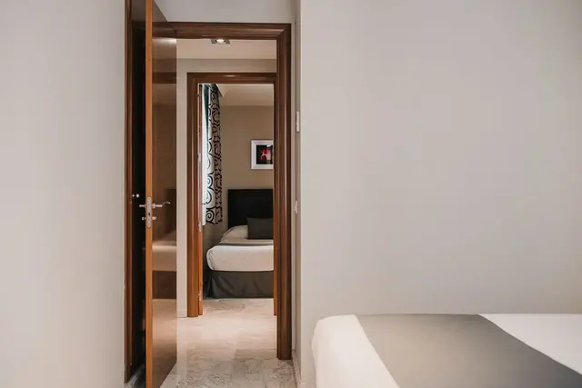 Middle Floor | Large and Bathtub — apartment at Signa Juristas, Valencia — photo 6 of 7