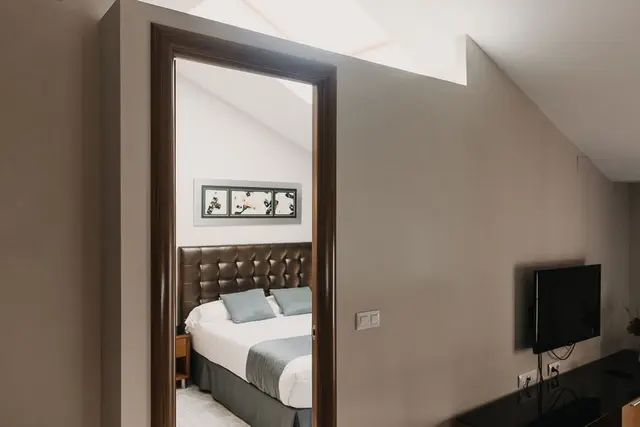 Top Floor | City View and Mansard Roof — apartment at Signa Juristas, Valencia — photo 4 of 4