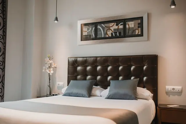 Top Floor | Near Elevator and High Ceiling — apartment at Signa Juristas, Valencia — photo 3 of 5