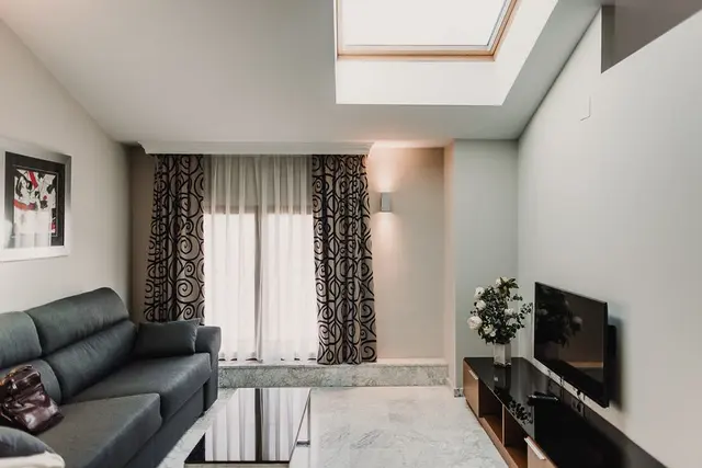 Top Floor | Near Elevator and High Ceiling — apartment at Signa Juristas, Valencia — photo 5 of 5