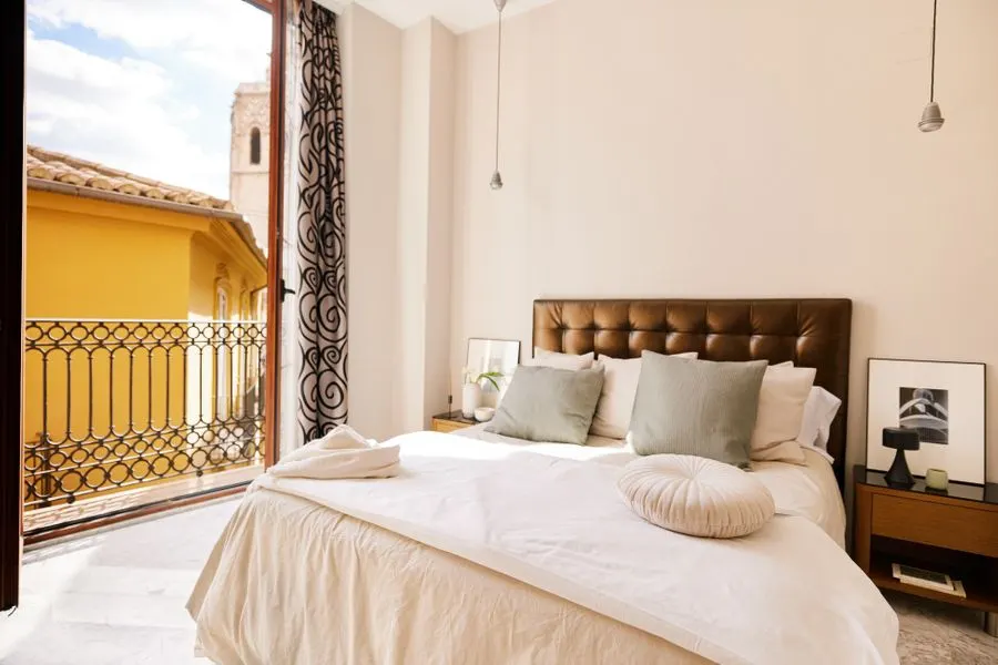 View to El Miguelete | Modern Design and High Floor – Signa Juristas Valencia