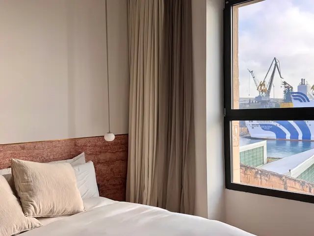204 | Bright harbour view room — Stilla, Bormla (7/10)