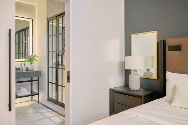 Three Bedroom Loft with Washer and Dryer — apartment at The Docents Collection, Portland — photo 5 of 11