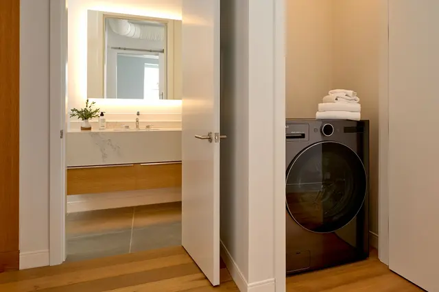 Two Bedroom Loft with Washer and Dryer — apartment at The Docents Collection, Portland — photo 6 of 8