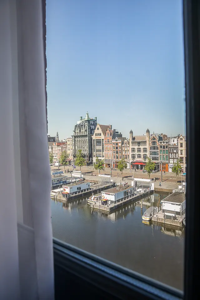 Cube | Canal view on middle floor – THIS HO(S)TEL
