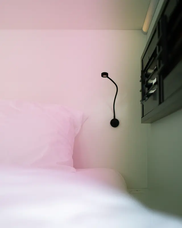 Cube | Corner located – THIS HO(S)TEL
