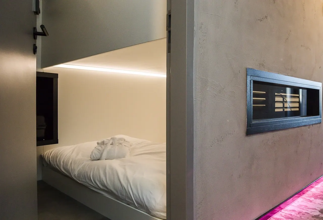 Cube | Next to bathroom – THIS HO(S)TEL Amsterdam