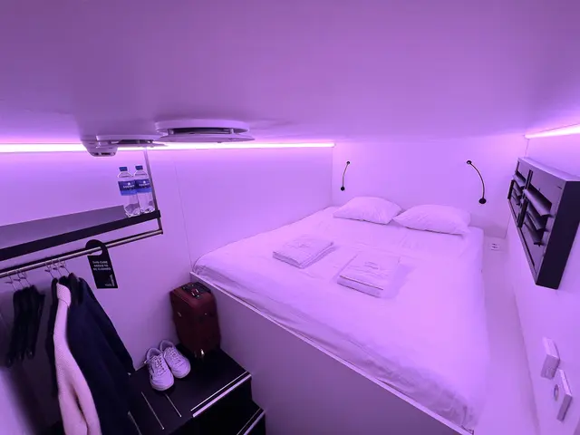 Cube | Top bed on middle floor – THIS HO(S)TEL