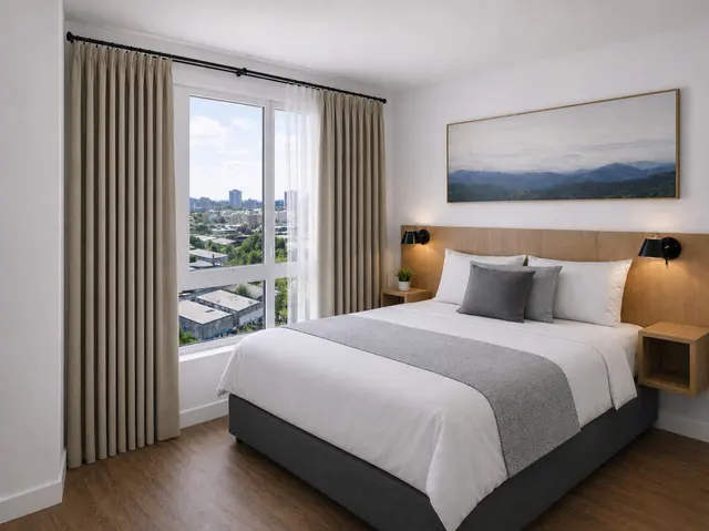 Business Single | King bed on high floor – Tower Hotel Frankfurt