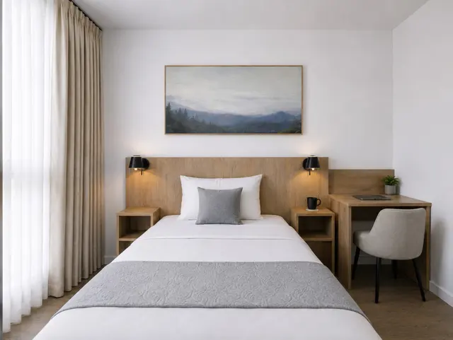 Business Single Room — room at Tower Hotel Frankfurt, Frankfurt — photo 2 of 4
